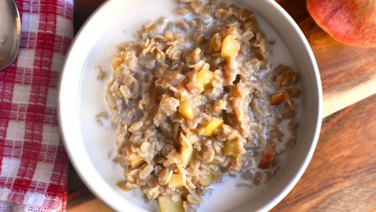 Simple & Affordable Apple Cinnamon Oatmeal recipe