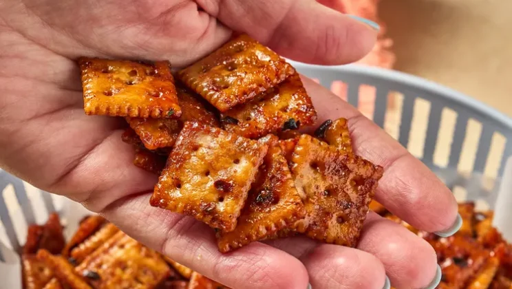 Hot Honey Saltines Recipe — Quick and Easy Homemade Snack
