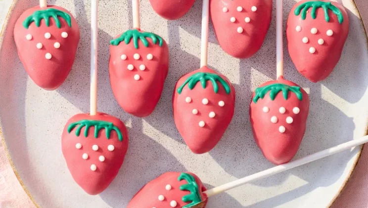 How to Make the Perfect Strawberries-and-Cream Cake Pops – Starbucks Copycat at Home
