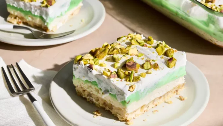 How to Make Pistachio Torte (Easy Recipe Step-by-Step)