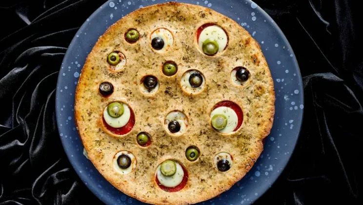 How to Make Monster-Eye Pizza (Easy Recipe Step-by-Step)
